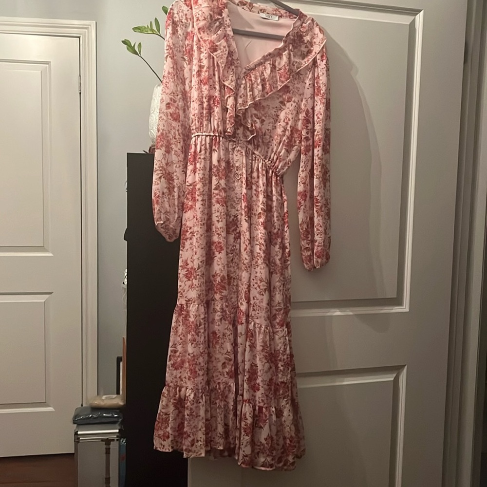 Delicate Pink Peasant Ruffle Dress. Size Medium. Suzy Shier